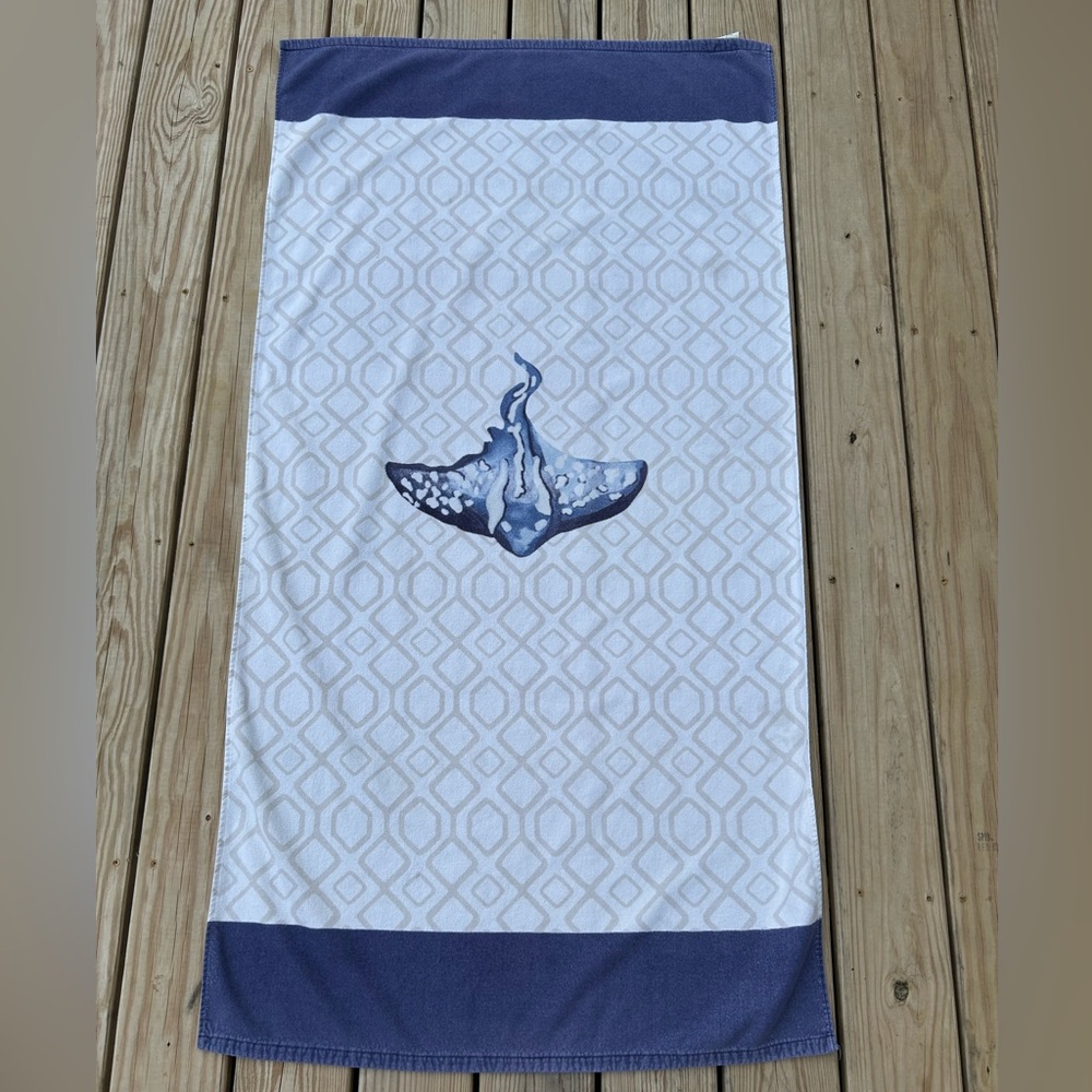 Pottery Barn Kids Beach Towel -‎ Stingray Print GUC
